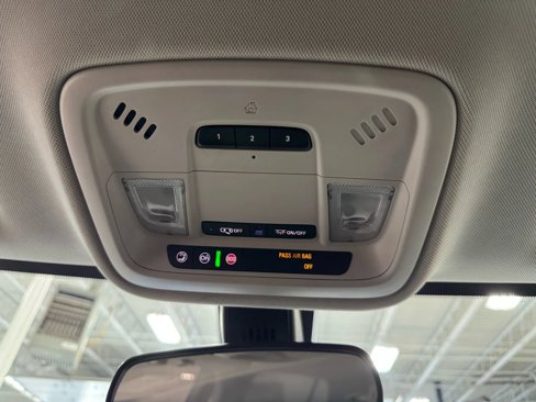 Used 2018 Chevrolet Traverse LT image 48