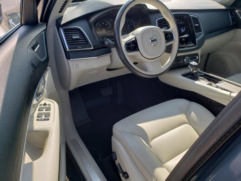 Used 2020 Volvo XC90 T5 Momentum w/ Protection Package image 10