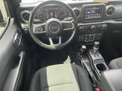 Used 2020 Jeep Wrangler Unlimited Sahara image 13