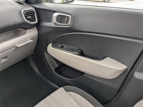 New 2025 Hyundai Venue SEL image 18