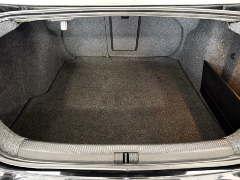 Used 2010 Volkswagen Jetta SEL image 21