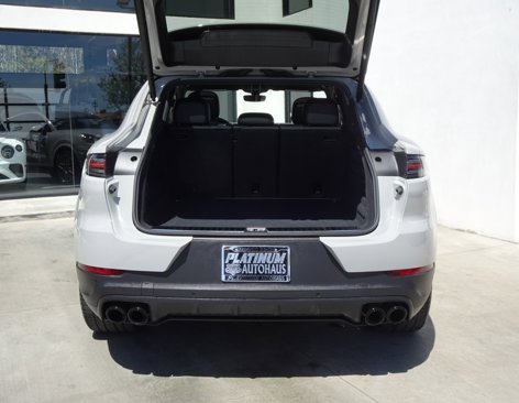 Used 2023 Porsche Cayenne Platinum Edition image 6