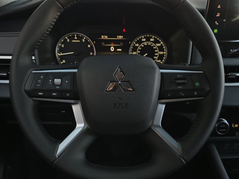 New 2025 Mitsubishi Outlander SE image 10