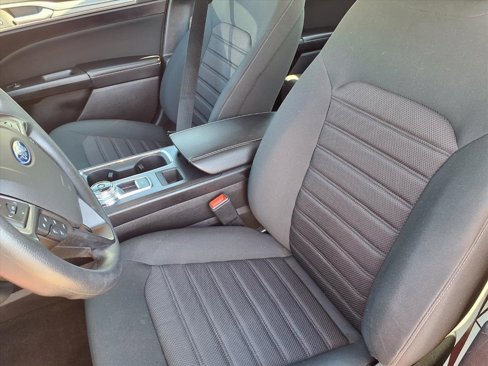 Used 2020 Ford Fusion SE image 3