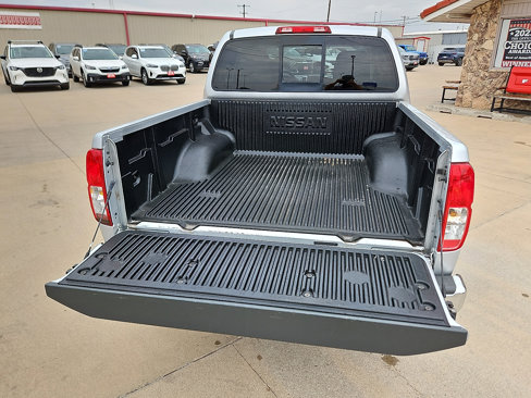 Used 2016 Nissan Frontier SV image 6