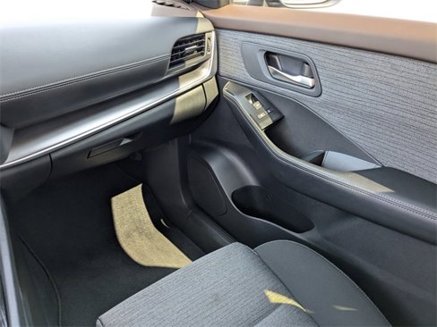 Used 2023 Nissan Rogue SV image 16