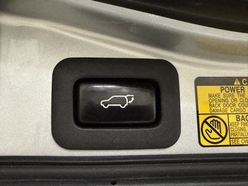 Used 2011 Lexus LX 570 4WD image 36