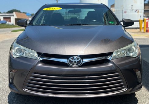Used 2017 Toyota Camry XLE image 3