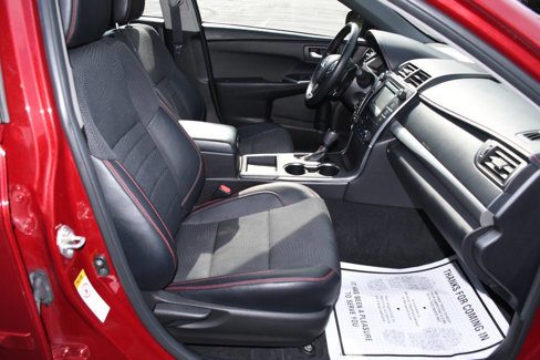 Used 2016 Toyota Camry SE image 21