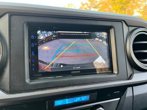 Used 2021 Toyota Tacoma TRD Sport w/ Technology Package image 34