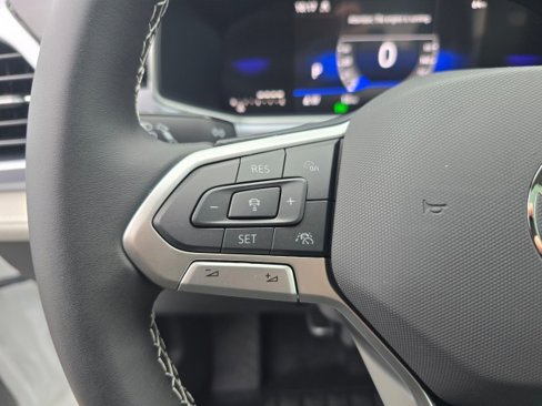 New 2025 Volkswagen Taos SE image 29