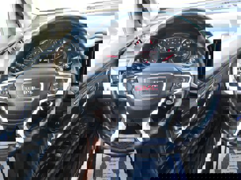 Used 2023 GMC Terrain SLT image 11