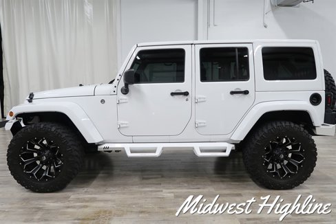 Used 2017 Jeep Wrangler Unlimited Sahara w/ Connectivity Group image 12