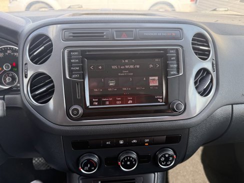 Used 2017 Volkswagen Tiguan S image 11