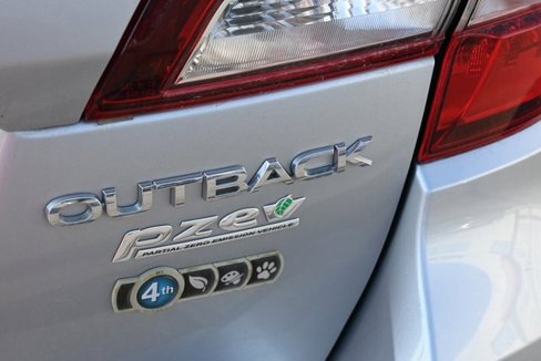 Used 2017 Subaru Outback 2.5i Limited image 11