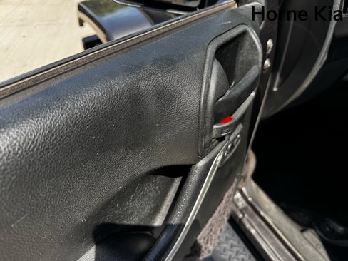 Used 2018 Jeep Wrangler Unlimited Sahara w/ Connectivity Group image 11