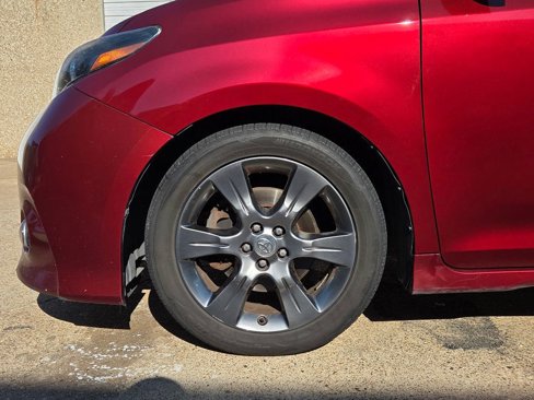 Used 2016 Toyota Sienna SE image 4