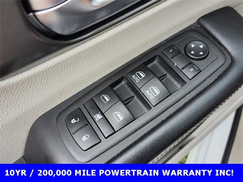 Used 2023 Chrysler Pacifica Touring-L image 27