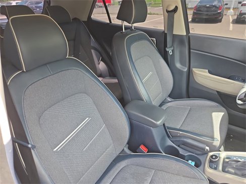 Used 2021 Hyundai Venue image 32