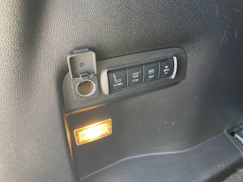 Used 2017 Ford Explorer Platinum image 37