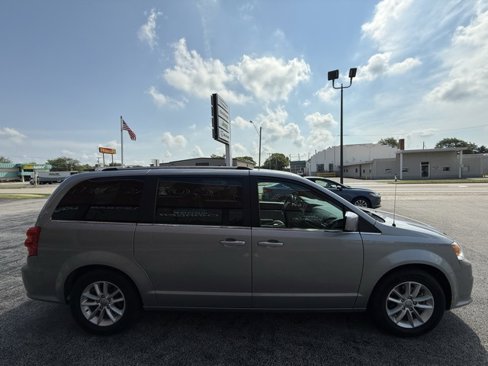 Used 2020 Dodge Grand Caravan SXT image 4