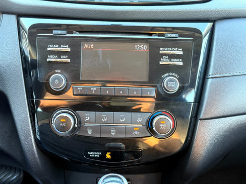 Used 2017 Nissan Rogue S image 52