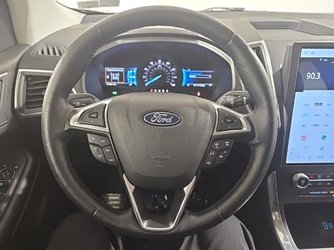Used 2024 Ford Edge Titanium image 11