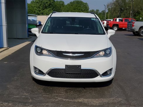 Used 2017 Chrysler Pacifica Touring-L image 2