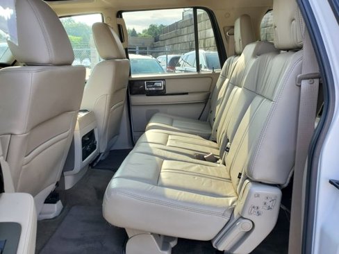 Used 2015 Lincoln Navigator L 4WD image 32