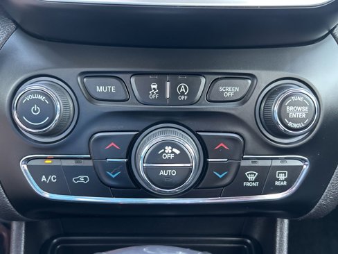 Used 2019 Jeep Cherokee Limited image 29