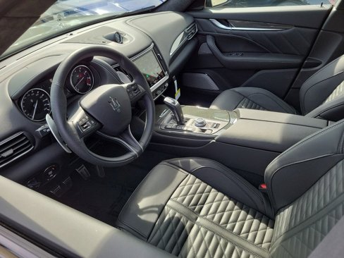 New 2023 Maserati Levante Trofeo image 4