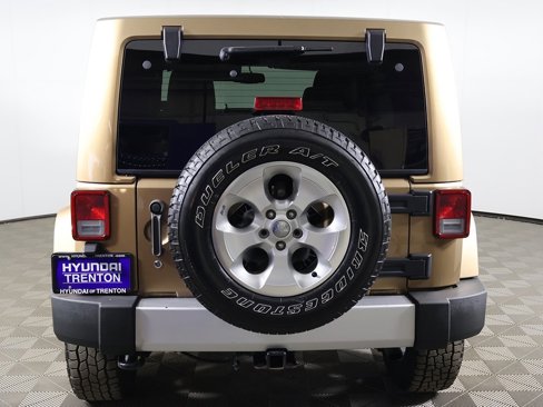 Used 2015 Jeep Wrangler Unlimited Sahara w/ Dual Top Group image 9