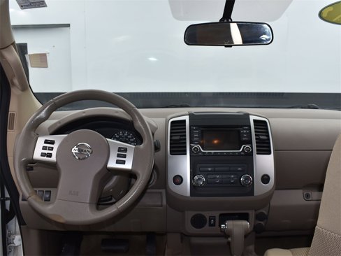 Used 2016 Nissan Frontier SV image 9