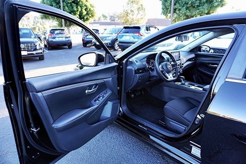 Used 2024 Nissan Sentra SV image 34
