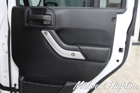 Used 2017 Jeep Wrangler Unlimited Sahara w/ Connectivity Group image 39