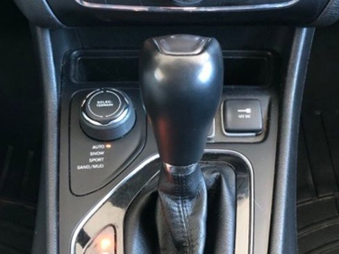 Used 2019 Jeep Cherokee Limited image 13