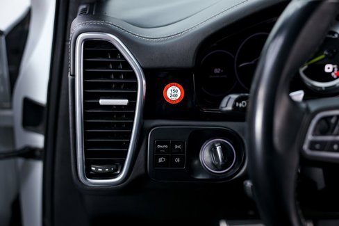 Used 2020 Porsche Cayenne Turbo S image 18