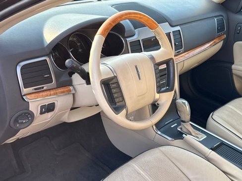 Used 2010 Lincoln MKZ image 7