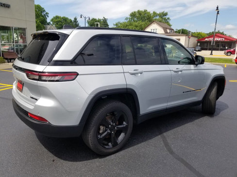 Certified 2023 Jeep Grand Cherokee Limited w/ Black Appearance Package image 7