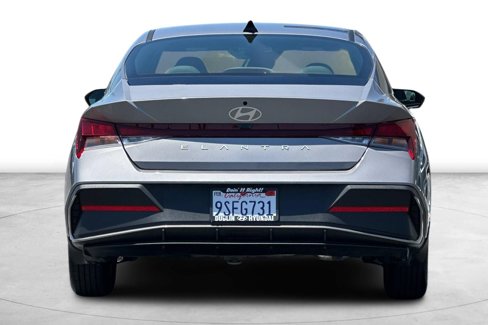 Certified 2025 Hyundai Elantra SE image 6