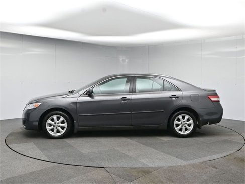 Used 2011 Toyota Camry image 2