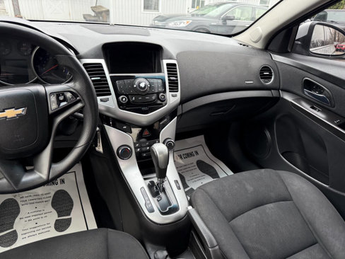 Used 2016 Chevrolet Cruze LT image 13