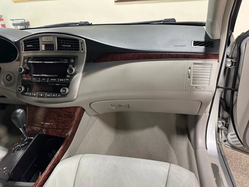 Used 2012 Toyota Avalon Limited image 43