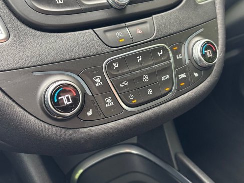 Used 2021 Chevrolet Malibu LT image 22