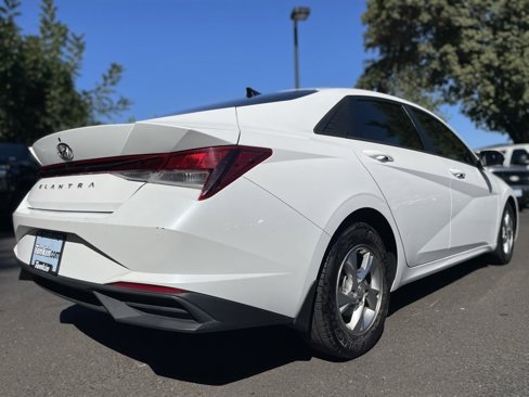 Used 2022 Hyundai Elantra SE image 4