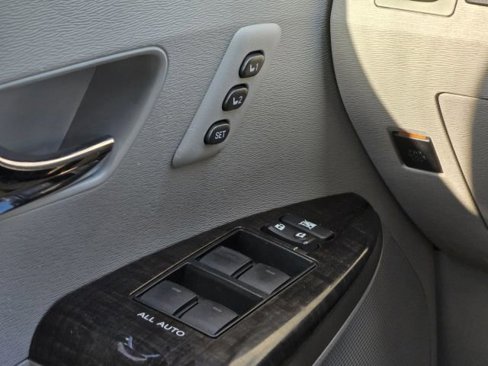 Used 2013 Toyota Venza image 33