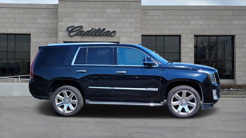 Used 2017 Cadillac Escalade Luxury image 2