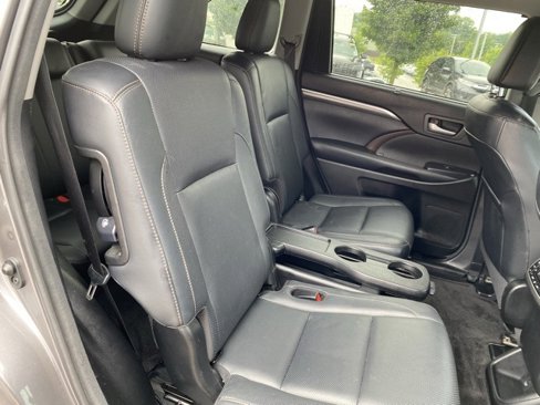 Used 2017 Toyota Highlander Limited image 19
