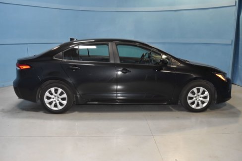 Used 2022 Toyota Corolla LE image 17