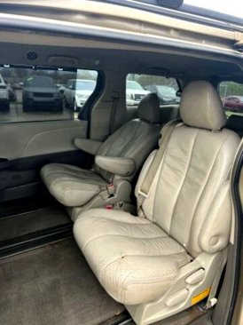 Used 2014 Toyota Sienna LE image 9
